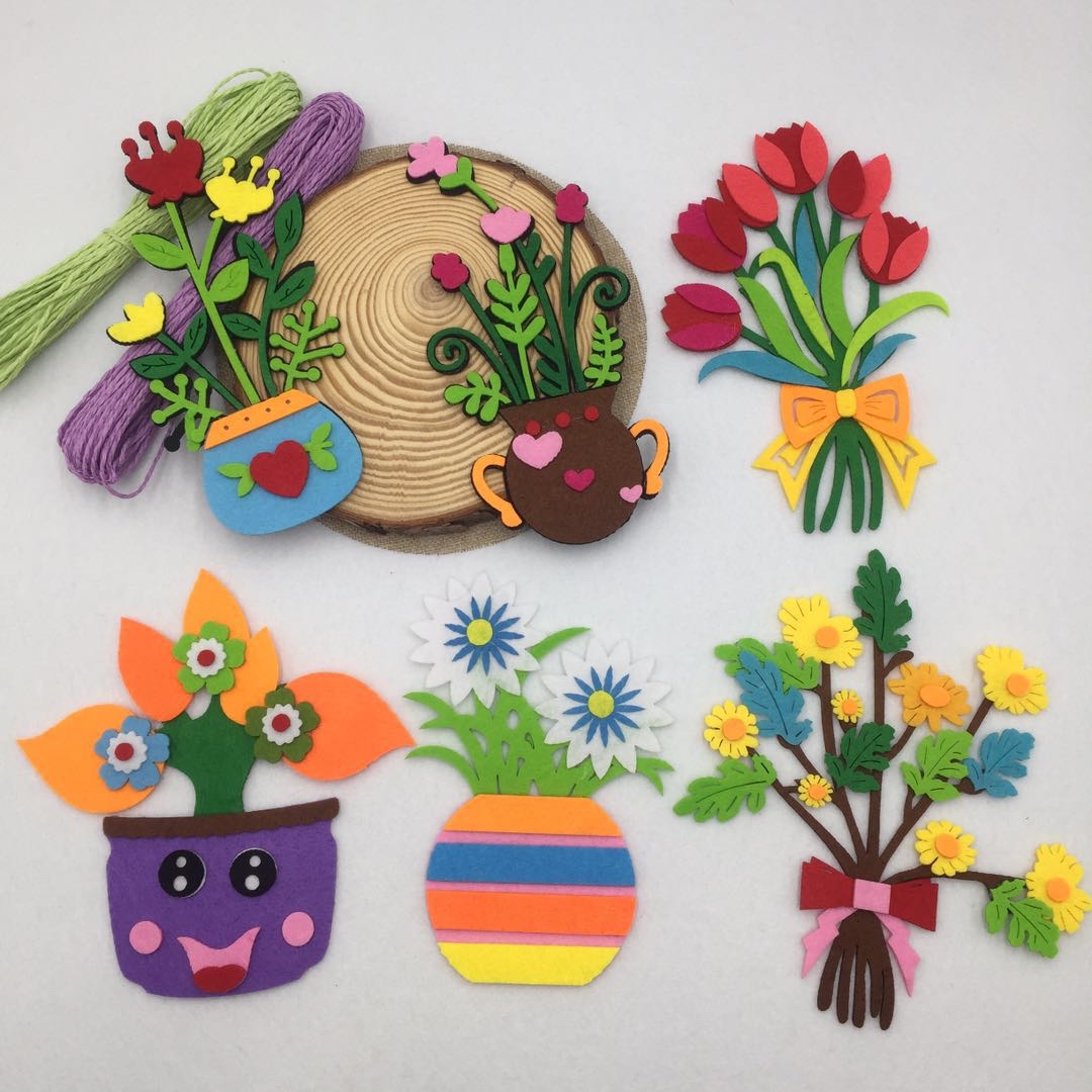 The environmental decoration is decorated with tulip bouquets on the wall