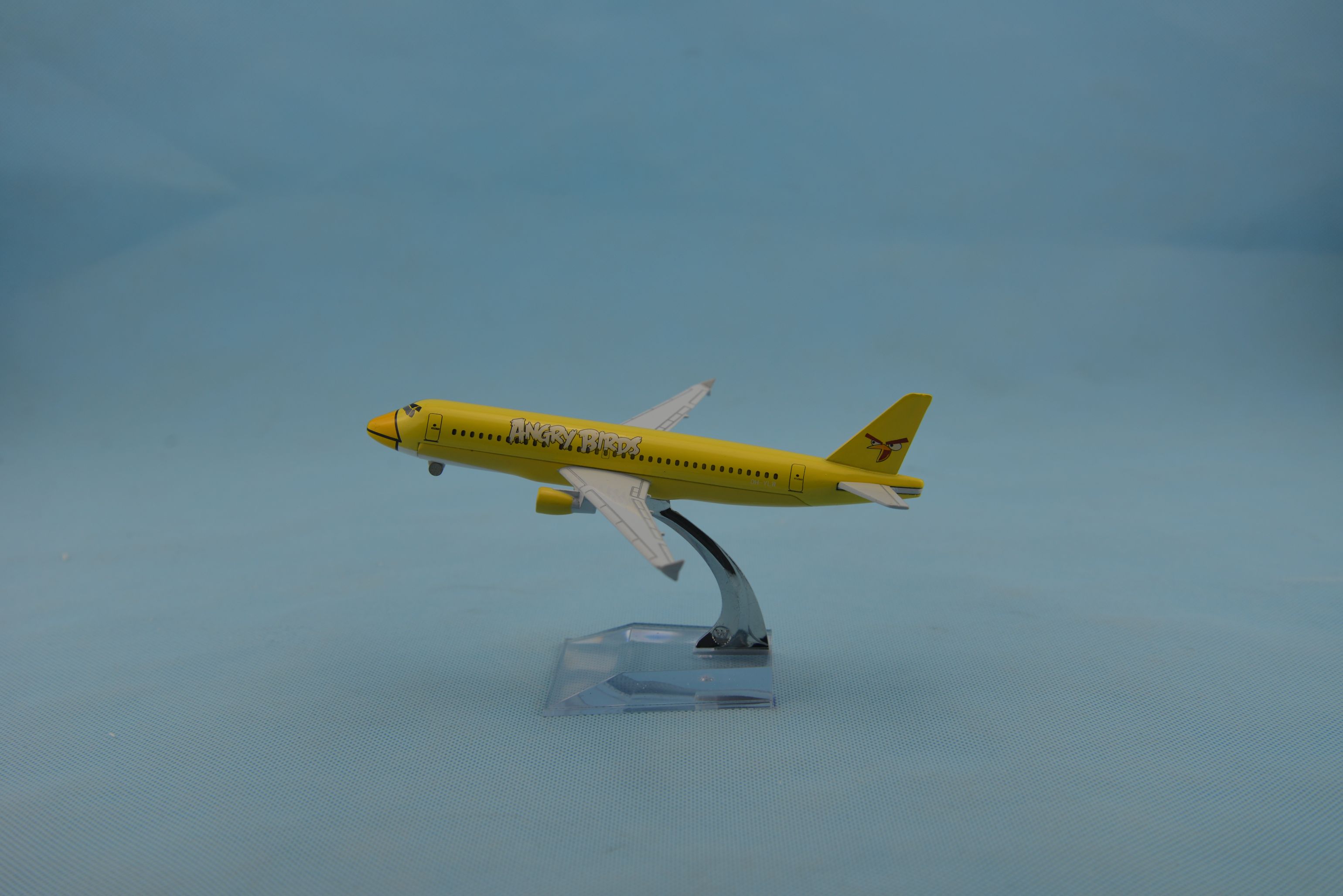 Aircraft Model (16CM Angry Birds (Yellow) A320) alloy aircraft model simulation aircraft model