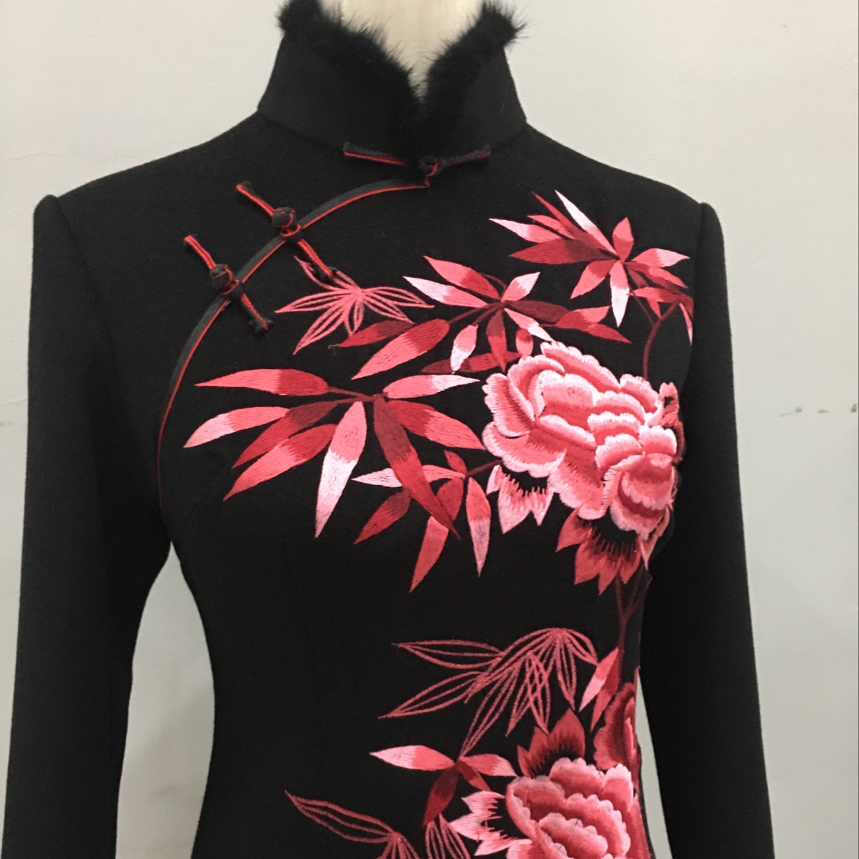 Custom-embroidered Red Mudan mink wool cashmere cheongsam details Picture