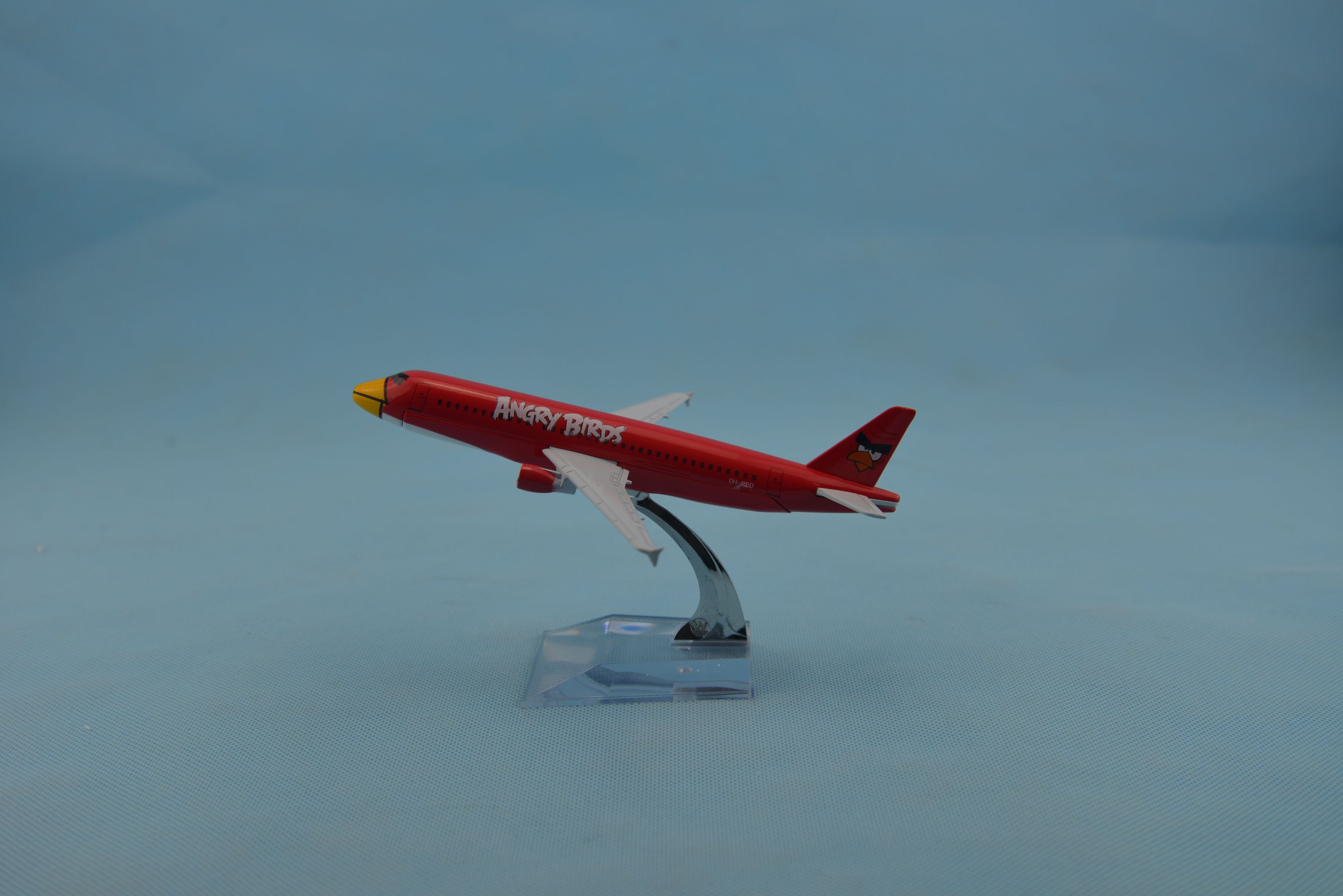 Aircraft Model (16CM Angry Birds (Red) A320) alloy aircraft model simulation aircraft model