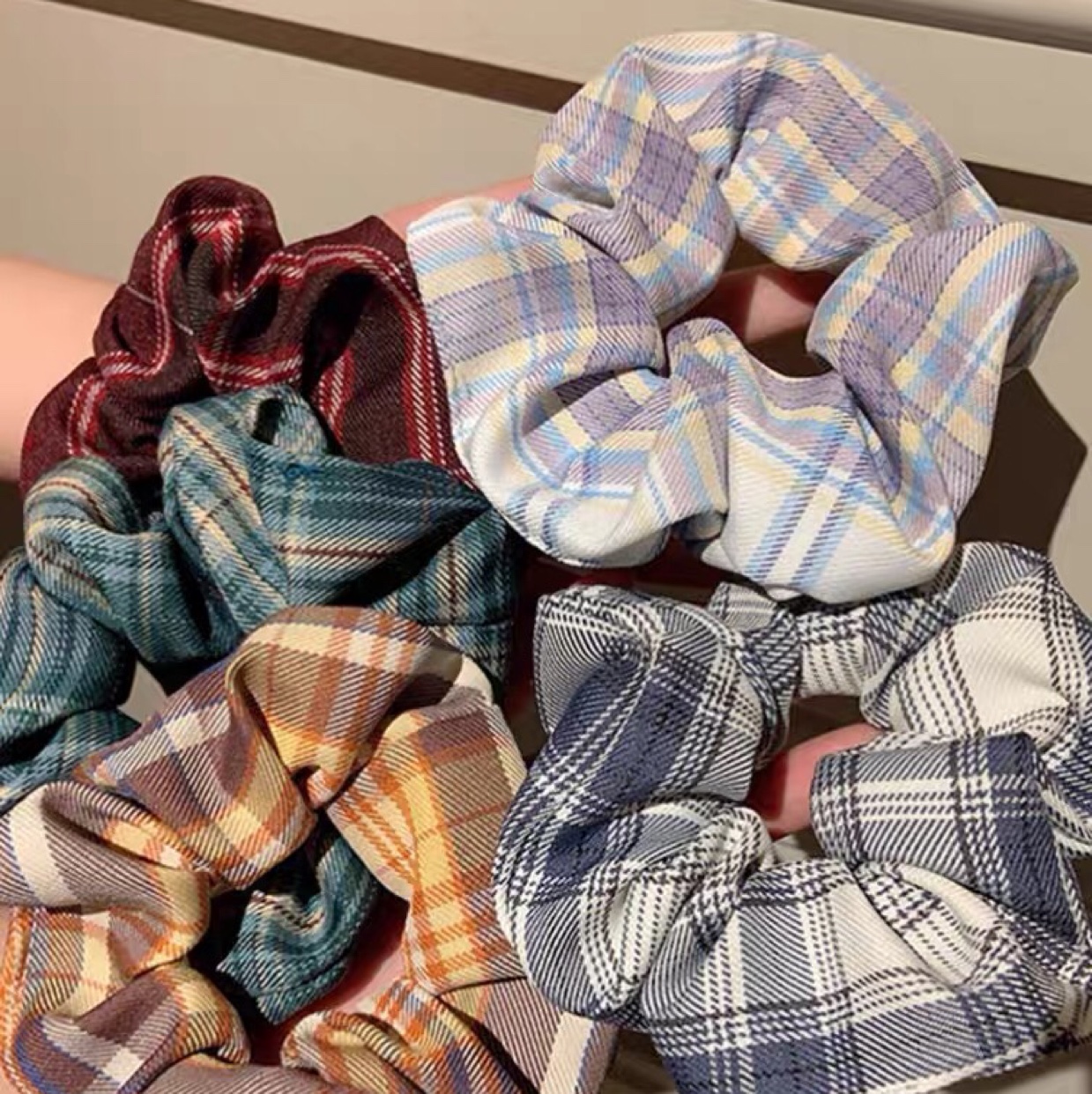 Large checkered intestinal circle, Academy style hair circle