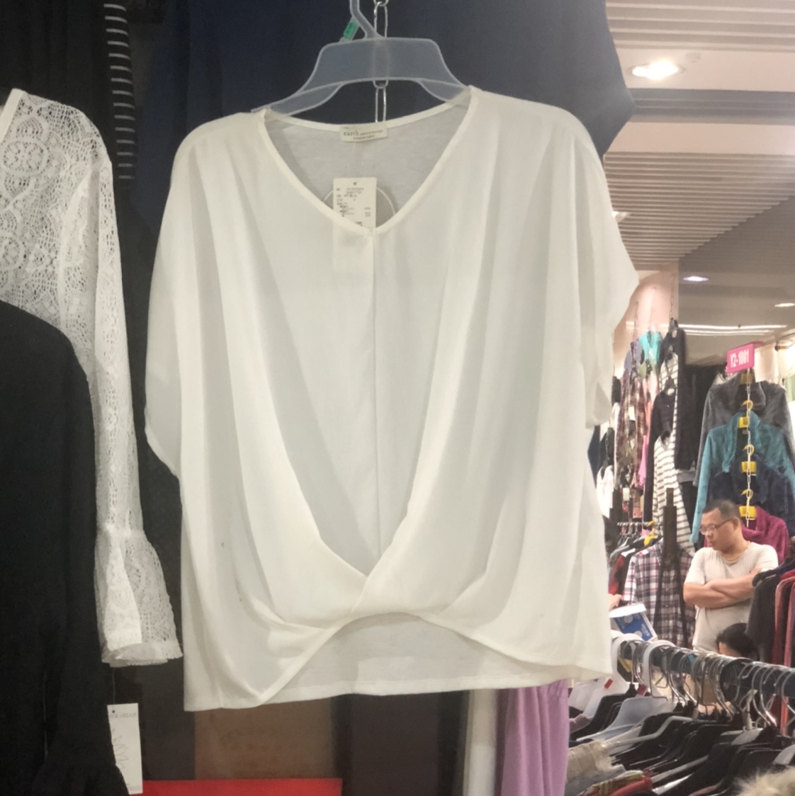 白色女士休闲短袖