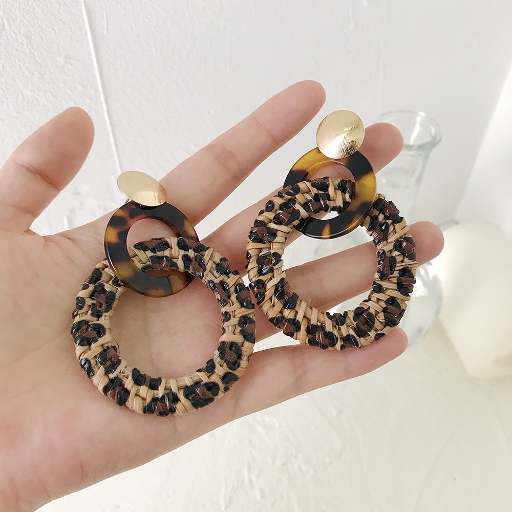 Cross-border Amazon hot leopard print silk print rattan plait earrings acrylic bamboo rattan grass plait geometric round earrings thumbnail