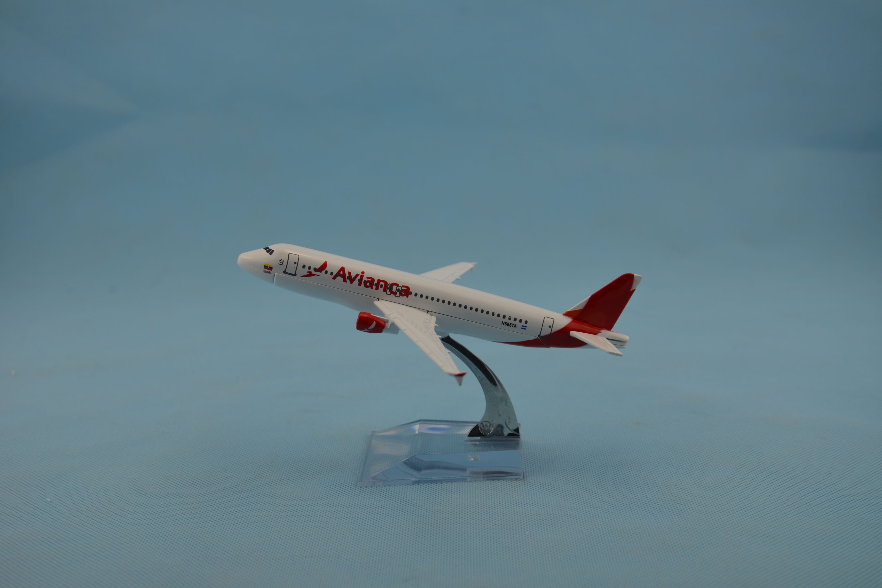 Model aircraft (16CM Columbia Airways A320 white coating) alloy simulation aircraft model