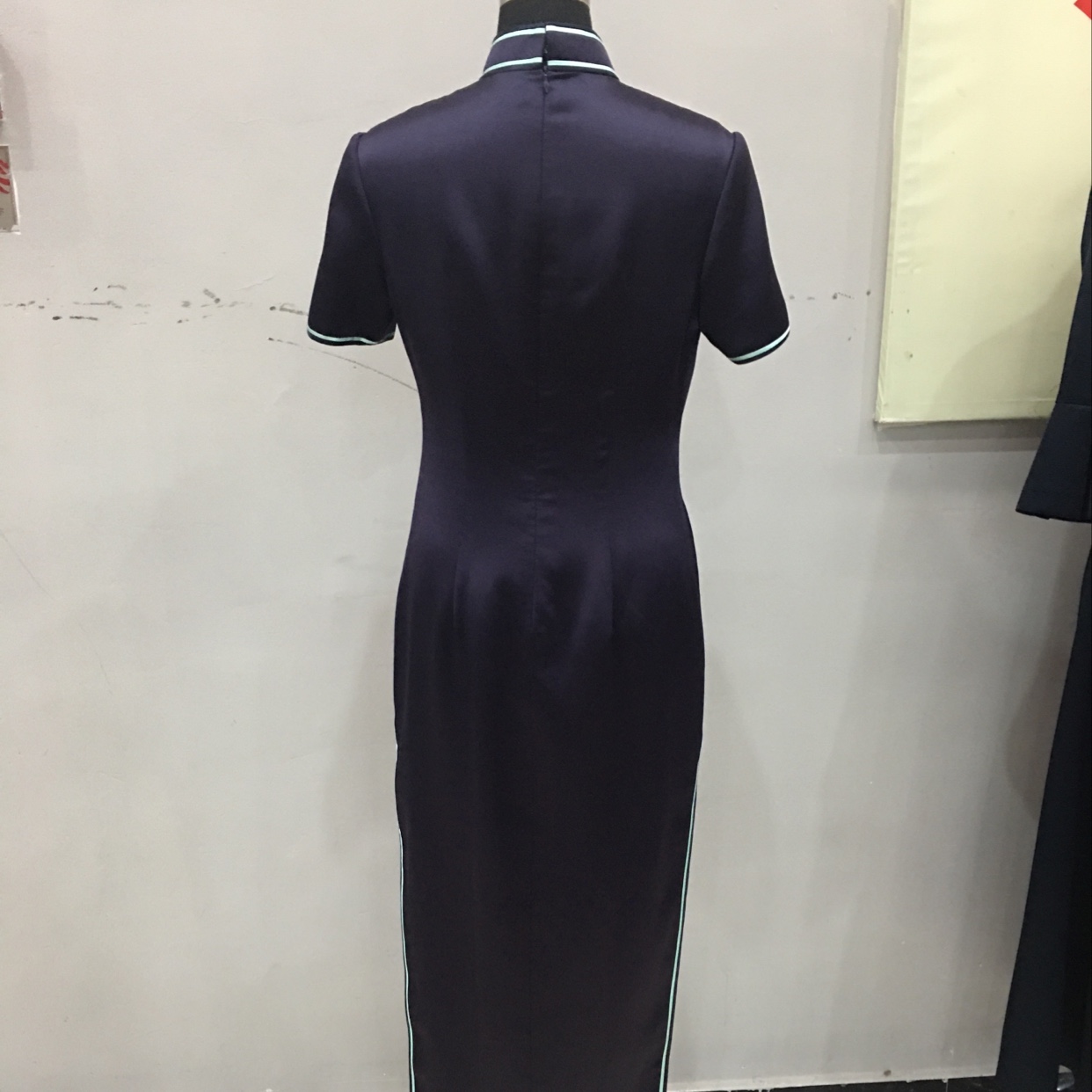 Heavy satin silk embroidered cheongsam dress Specification image