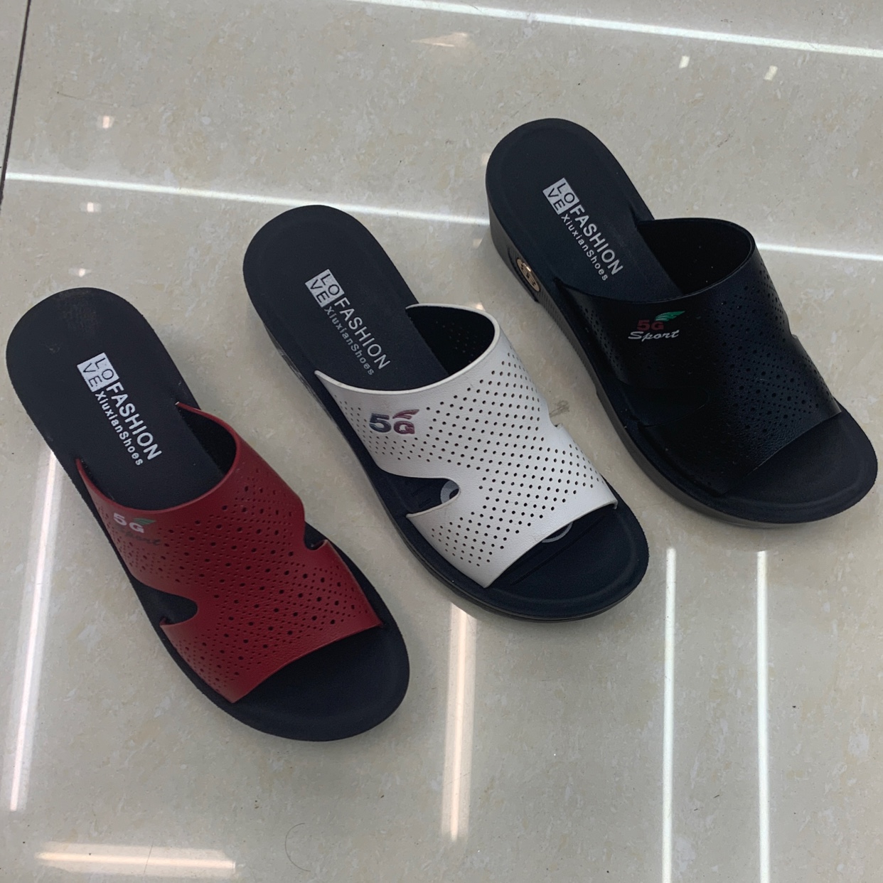 New fashion slippers for summer ladies thumbnail