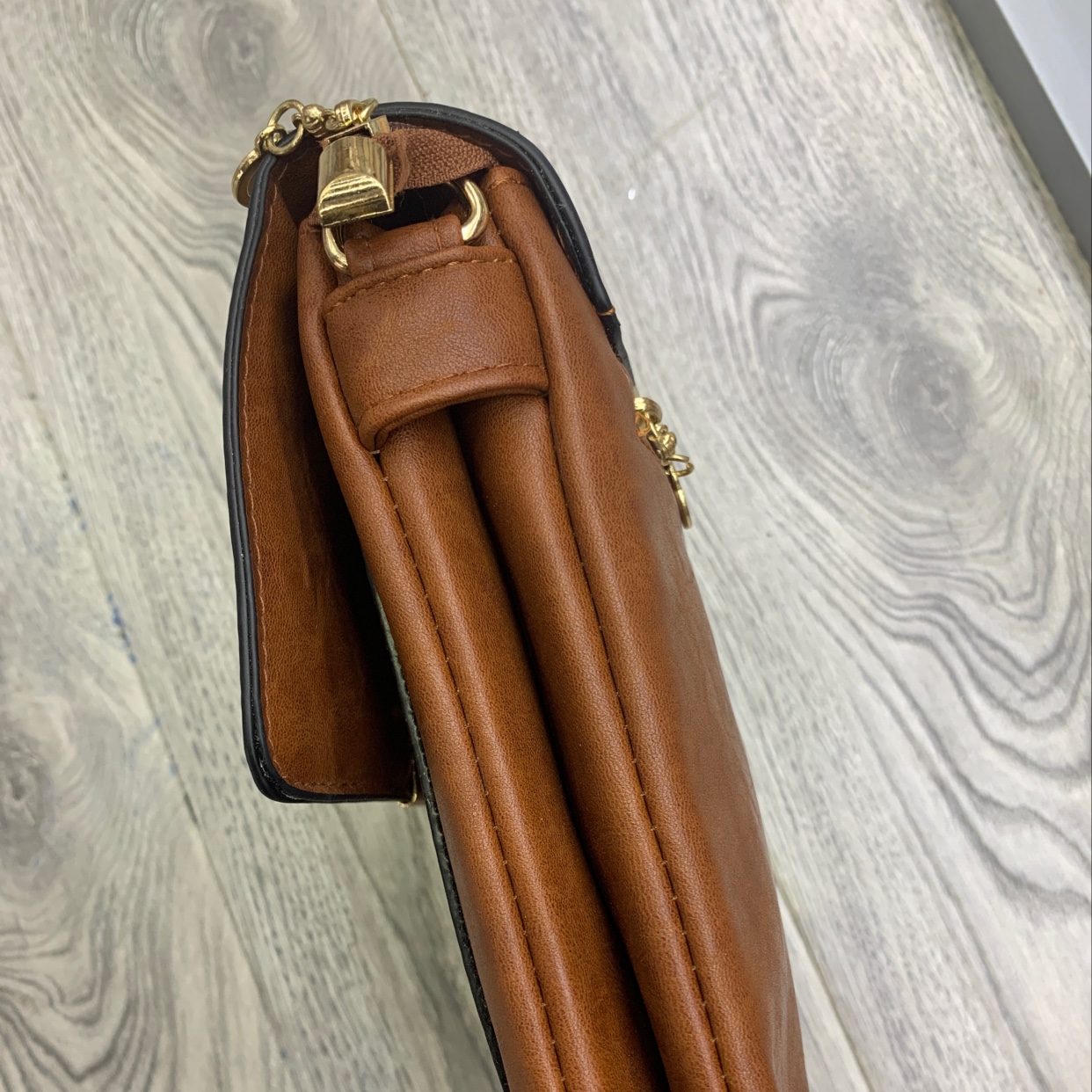 Multi-Purpose Crossbody Bag details Picture