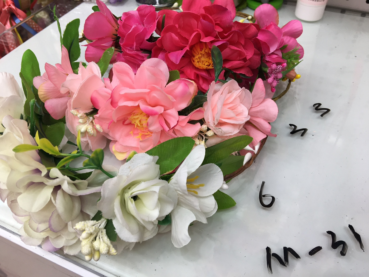 The flowers are like a brocade garland thumbnail