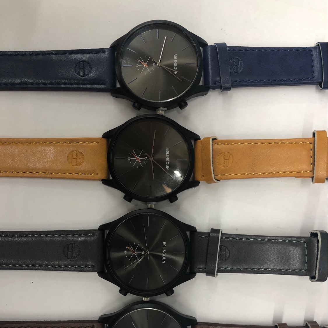 Fashionable, trendy and simple quartz watches for men