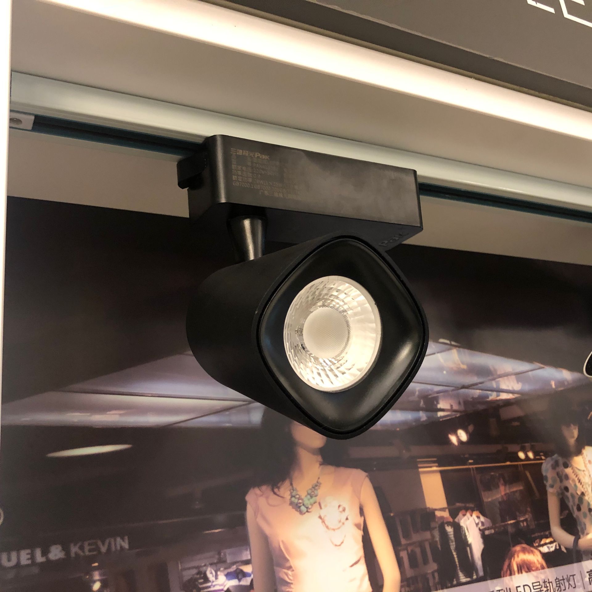 LED商业射灯28W热销款诚信卖家价格实惠商业射灯详情图1