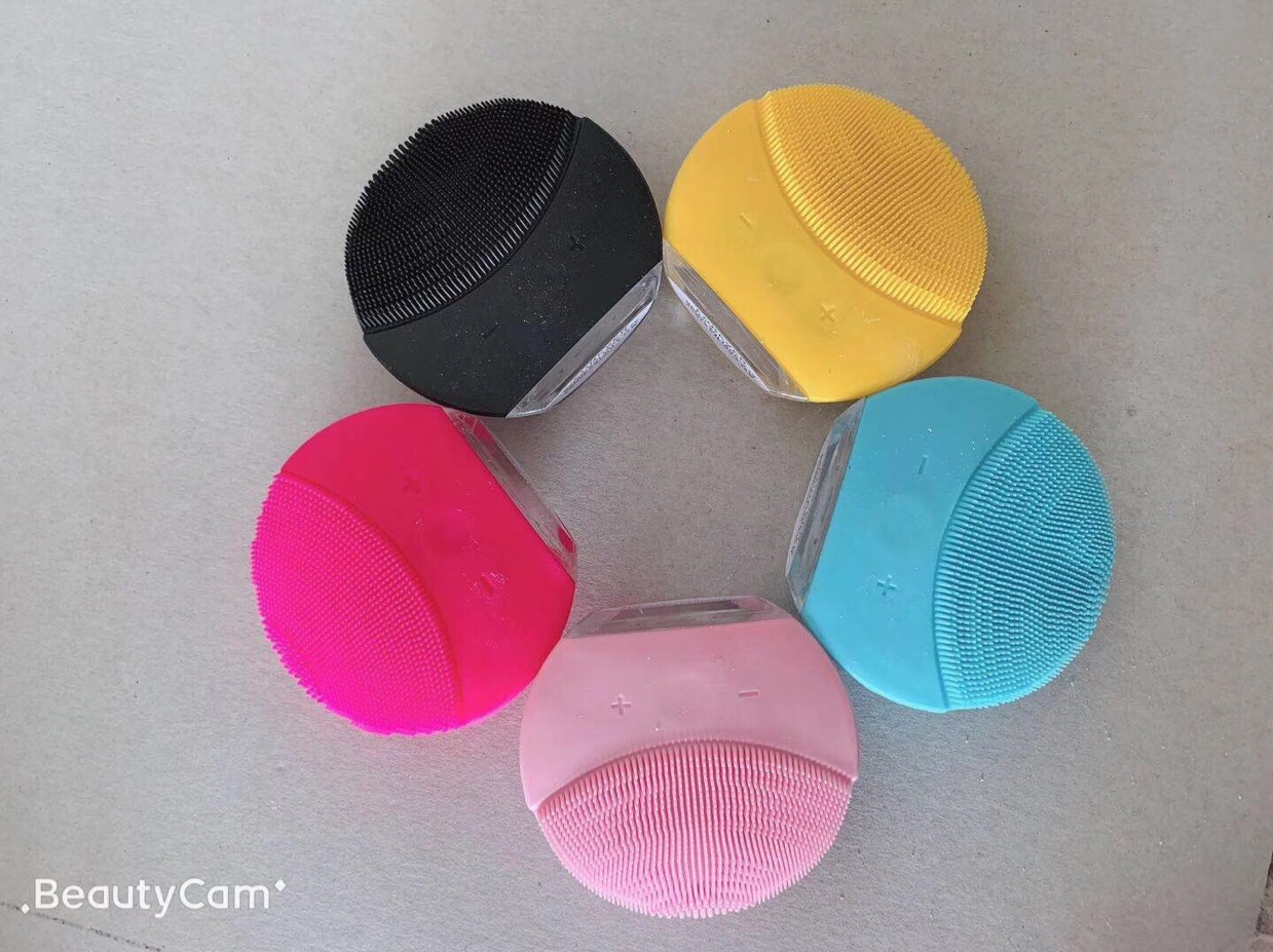 USB charging Silica gel facial cleaner facial scrub facial beauty device pore cleaner massage device thumbnail