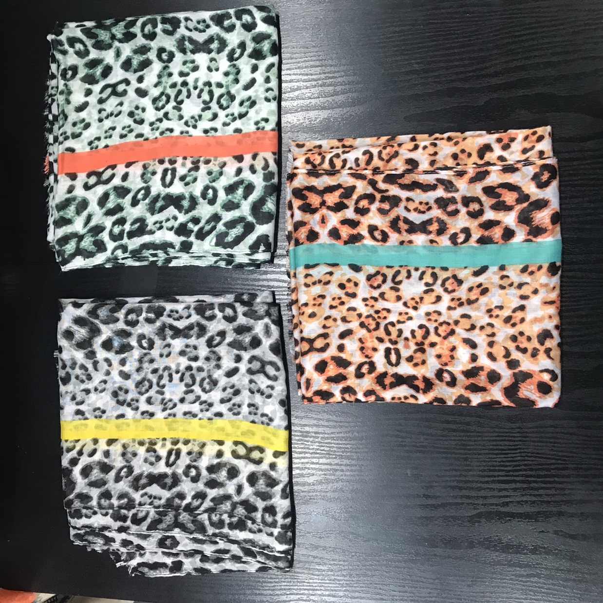 Dahua Cryptographic Striped Leopard Scarf