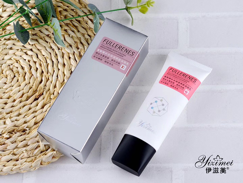 【 Izmei 】
Fullerene Hydrating Brushed Face Wash
Features Fullerene Essence 💧 Gentle Skin Friendly % Gently Cleans Pores, Dirt And Greasy 👱♀️ At The Same Time Cleans Skin, Moisturizes And Adjusts Skin Water And Oil Balance 💗 Improves Rough Skin, Refreshing And Not Tight, Makes Skin Supple And Clear 🎉 Item Picture