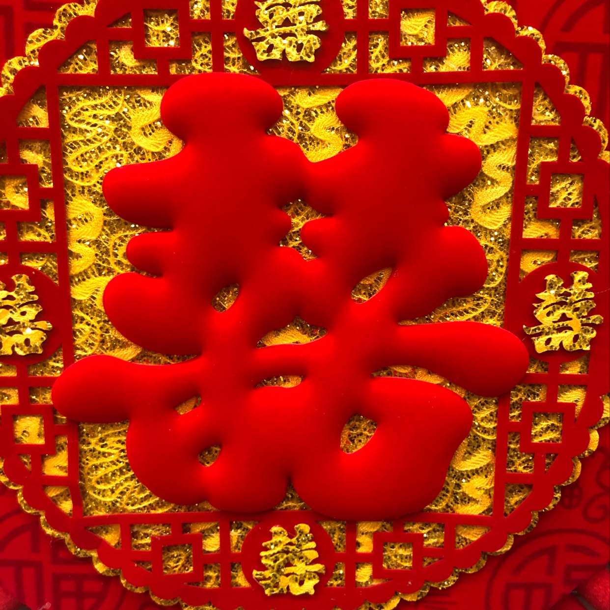 A fish hanging for a Chinese wedding celebration with the character "40 Happiness" Specification image