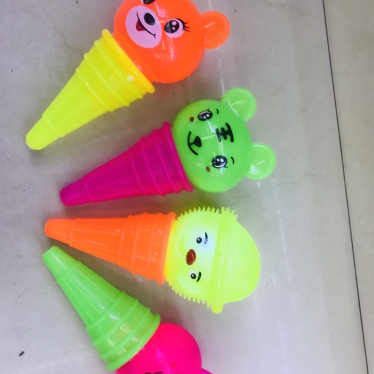 义乌好货 哨子冰淇淋新款厂家直销批发零售15cm
混款产品产品图