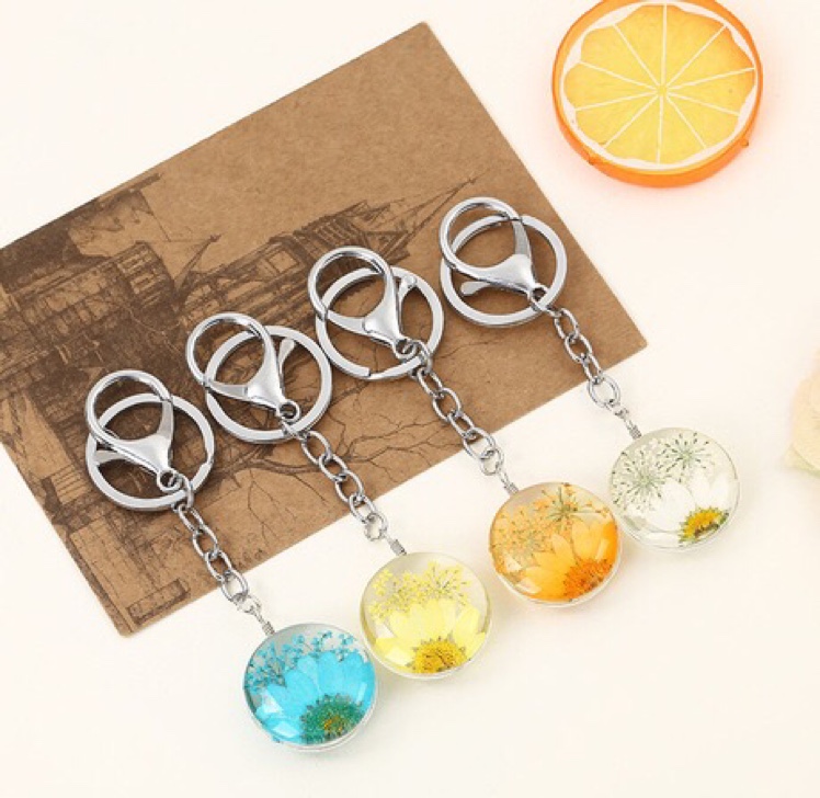 Dried flower key chain thumbnail