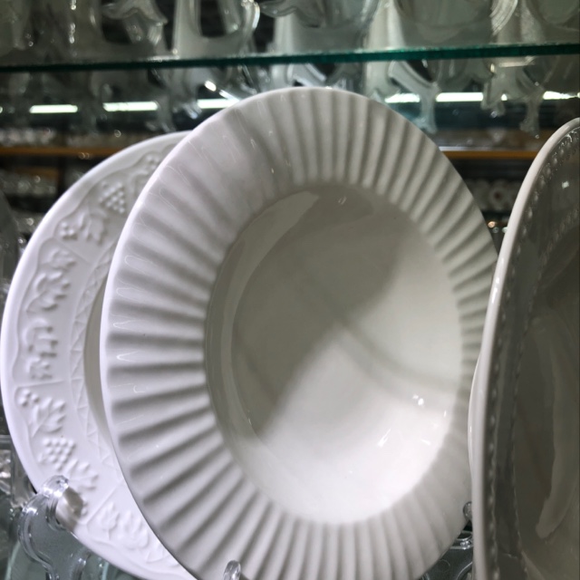9-inch relief flat-edge soup platters, 48 pieces per box, factory direct sales, wholesale and retail, in stock, offline physical store. Please consult before placing an order Item Picture