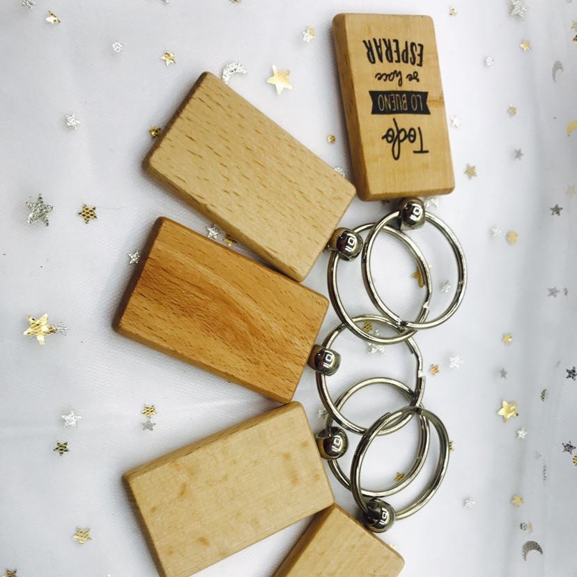 Factory direct sales of blank beech wood keychains, solid wood key chains, custom-made wooden creative small gifts Application Scenario