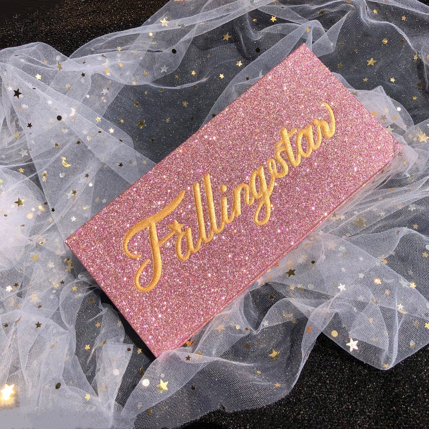 FEBBLE's new 14-color goddess eyeshadow palette with glitter and semi-gloss. Specification image