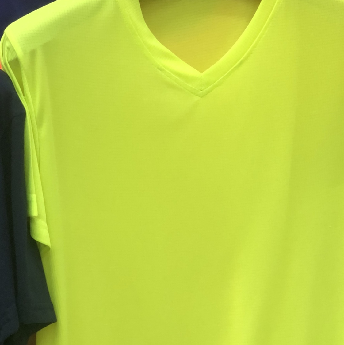 Summer red new short-sleeved shirt summer red new short-sleeved shirt fluorescent yellow-green short-sleeved shirt details Picture