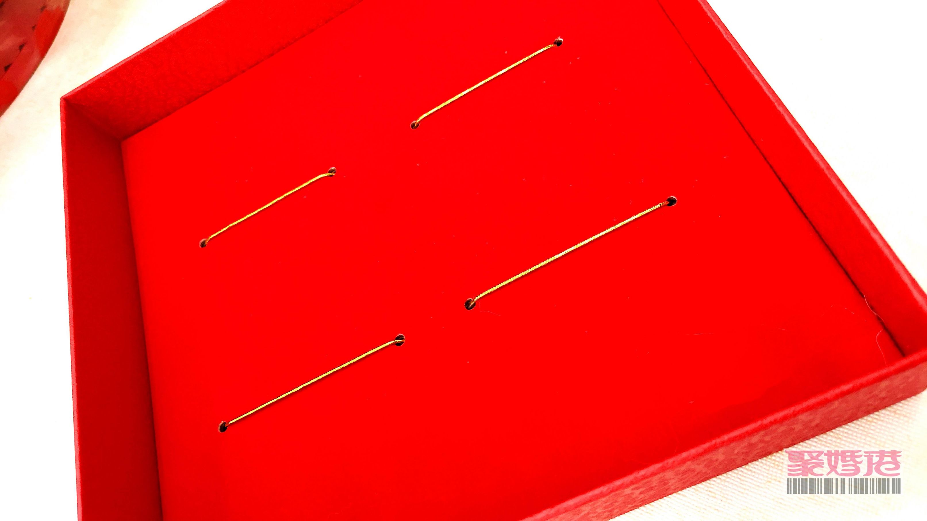 This product, authorized by M in China, is a pair of combs made from red rosewood detail image 9