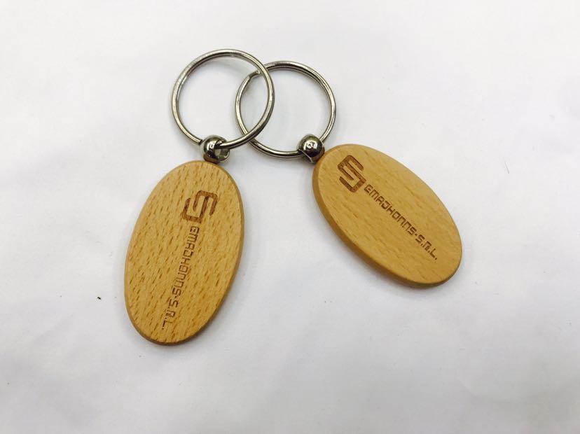 厂家促销供应椭圆形型可定制LOGO创意榉木质木头钥匙扣小礼品详情图1