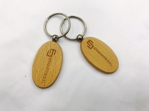 厂家促销供应椭圆形型可定制LOGO创意榉木质木头钥匙扣小礼品