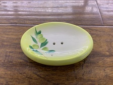 复古简约大气黄绿色橄榄图案打孔陶瓷肥皂盒