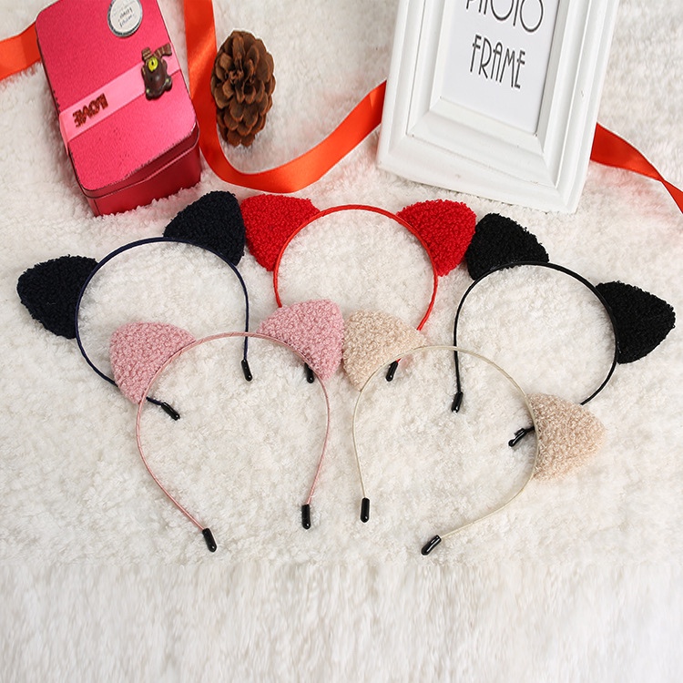 Korean mom is a super cute and sweet hairband with the same style as Superman. Wholesale supply of cat ear headbands details Picture