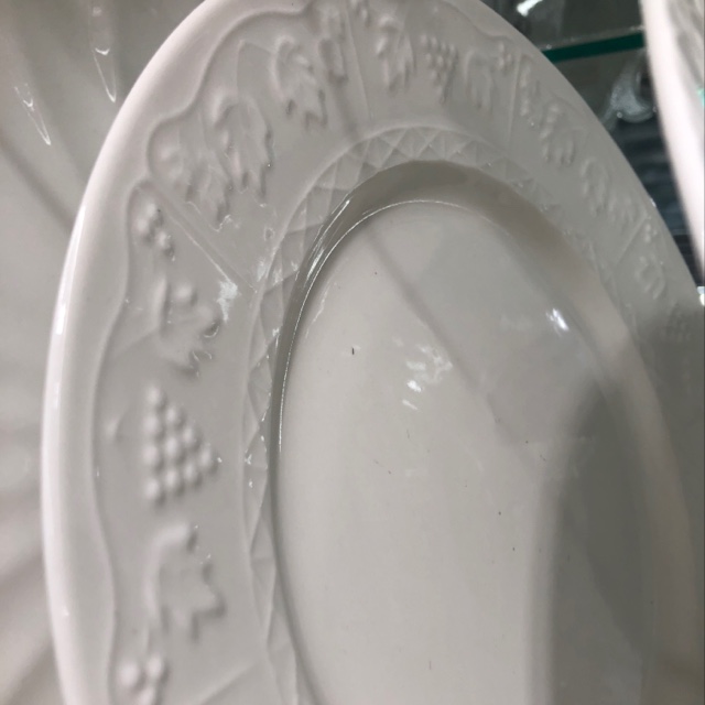 10.5-inch relief flat plate new bone China, 36 pieces per box factory direct sales, wholesale and retail in stock, offline physical store. Consult before placing an order Application Scenario