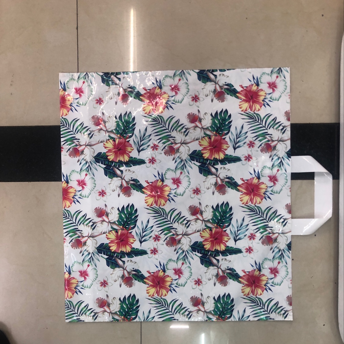 Freight charges are self-paid, there are spot goods, 30x25x7 silk, 50 pieces/bag, 11 yuan/bag, 60 packages/piece, 660 yuan/piece. Handle bag