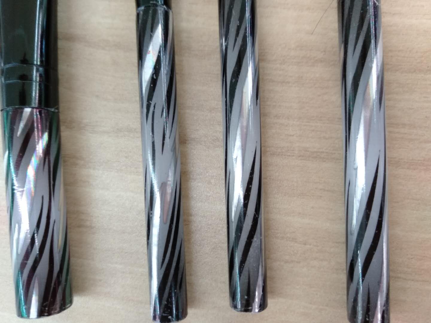 Four dual-purpose brushes for both eyebrow and comb use Specification image