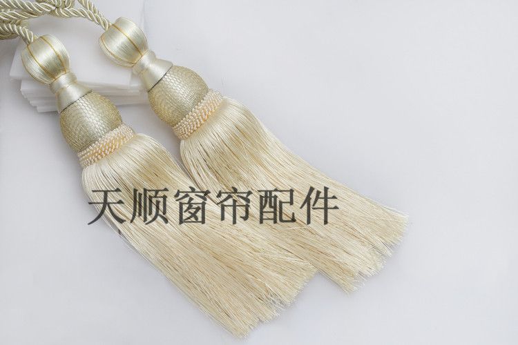 Gold Wire Tennis Ball Hanging Item Picture