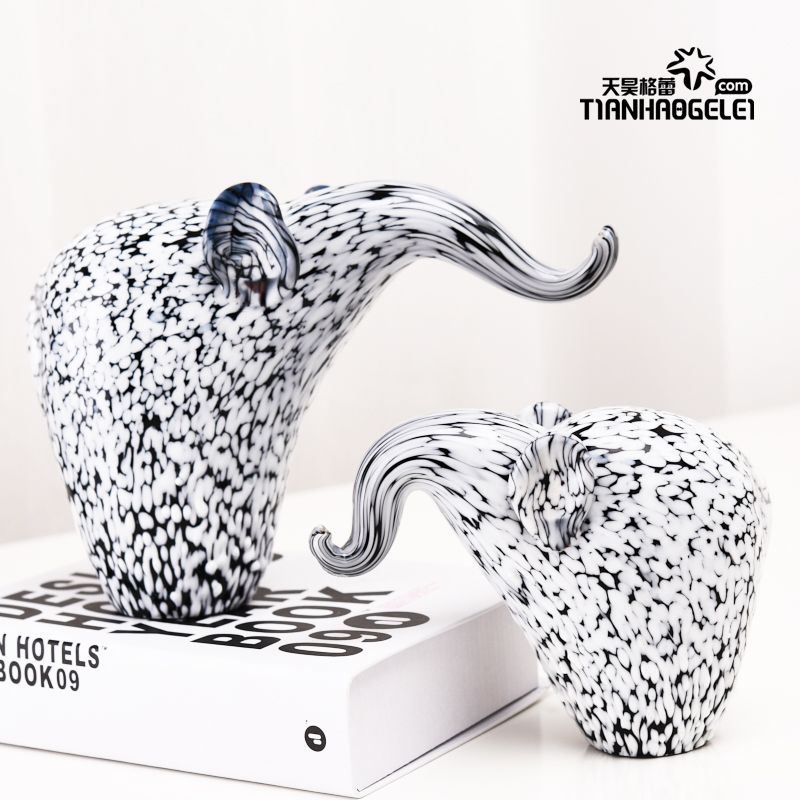 Glass elephant handicraft ornaments