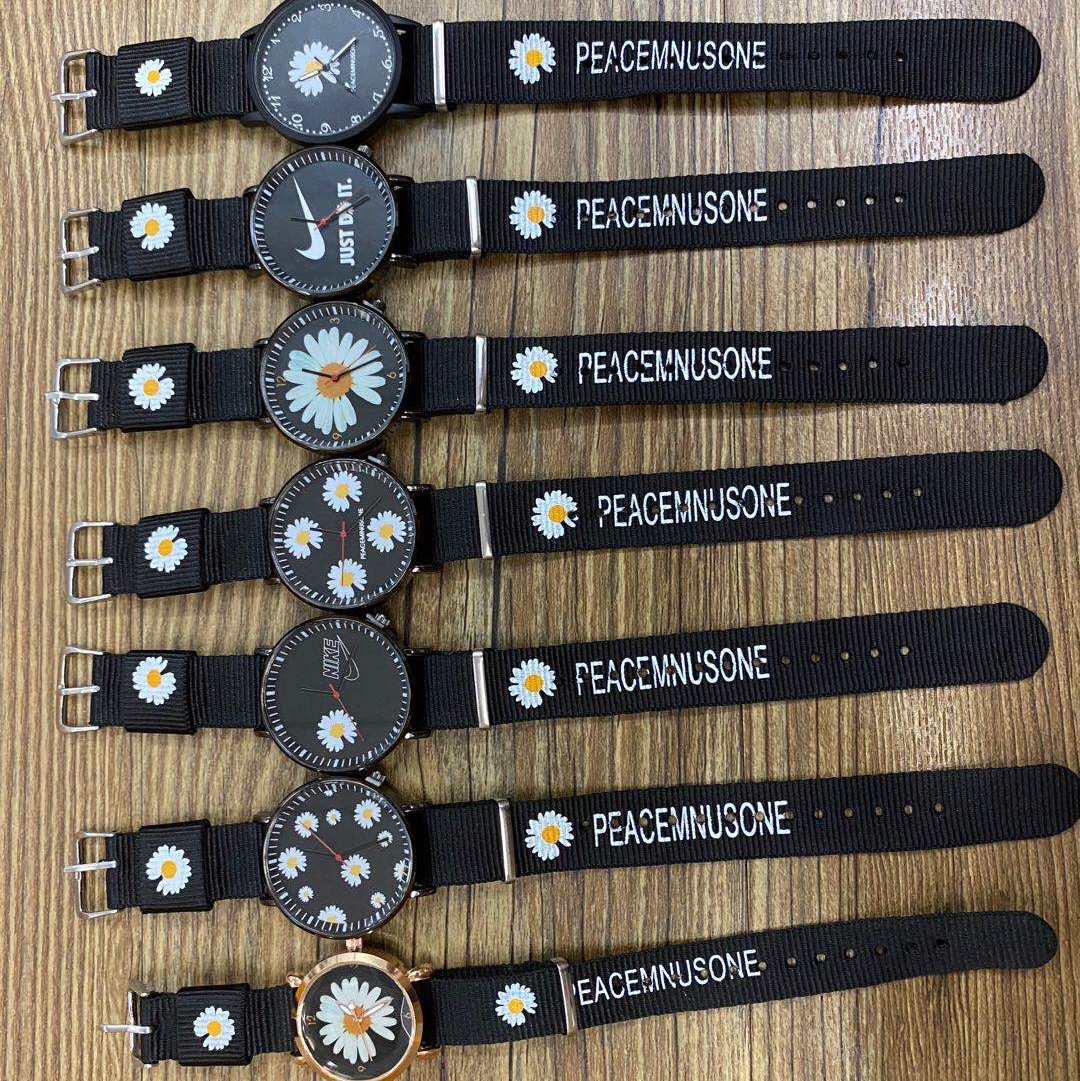 Black watches for women are trendy and popular, with a stylish, elegant and simple style. They are genuine and fashionable on Douyin details Picture