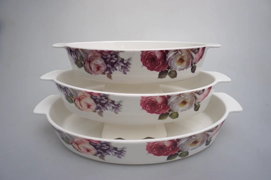 Three oval baking trays for the baked flowers