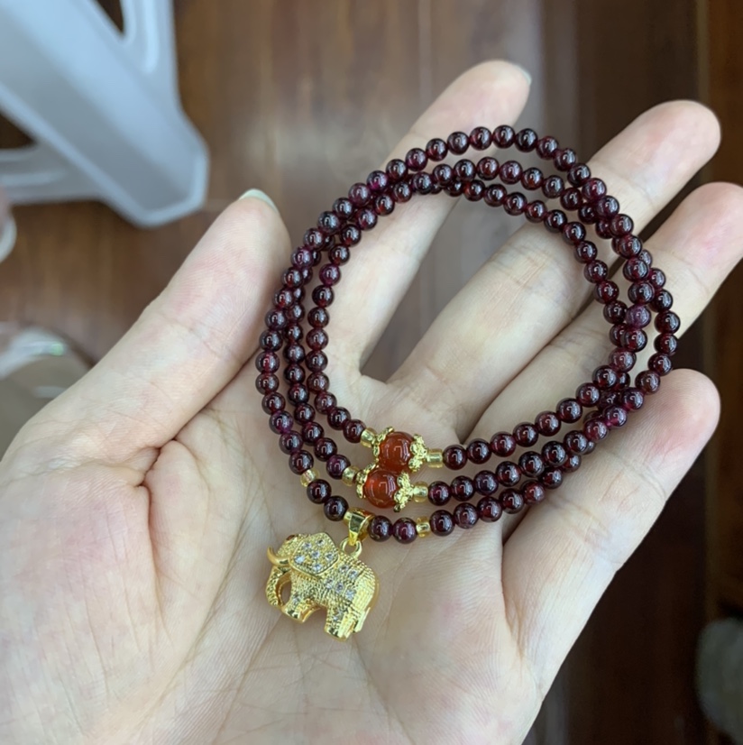 Natural garnet bracelet details Picture