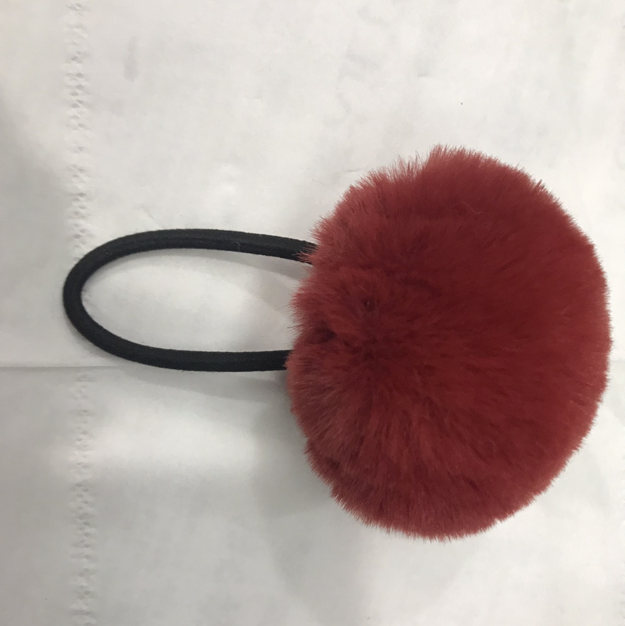 单色毛球酒红色