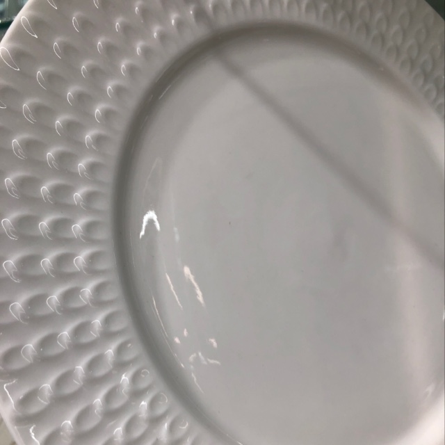 10.5-inch relief flat plate new bone China, 36 pieces per box factory direct sales, wholesale and retail in stock, offline physical store. Consult before placing an order undefined