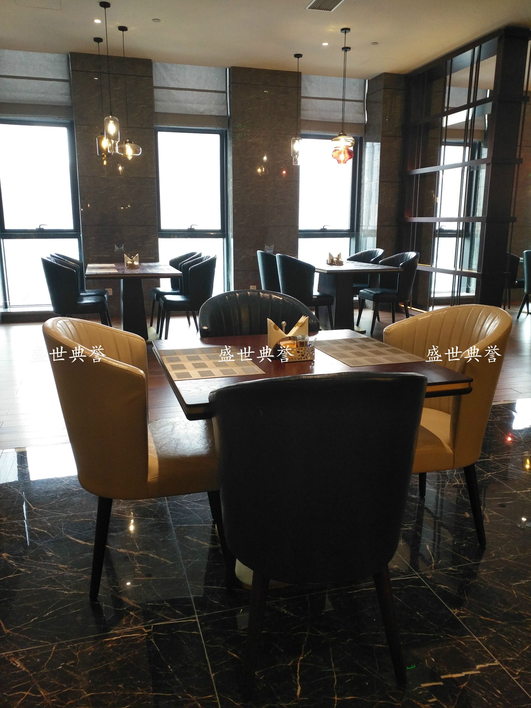 星级酒店西餐厅餐椅宾馆早餐桌椅时尚酒店实木桌咖啡厅U型仿木椅详情图8