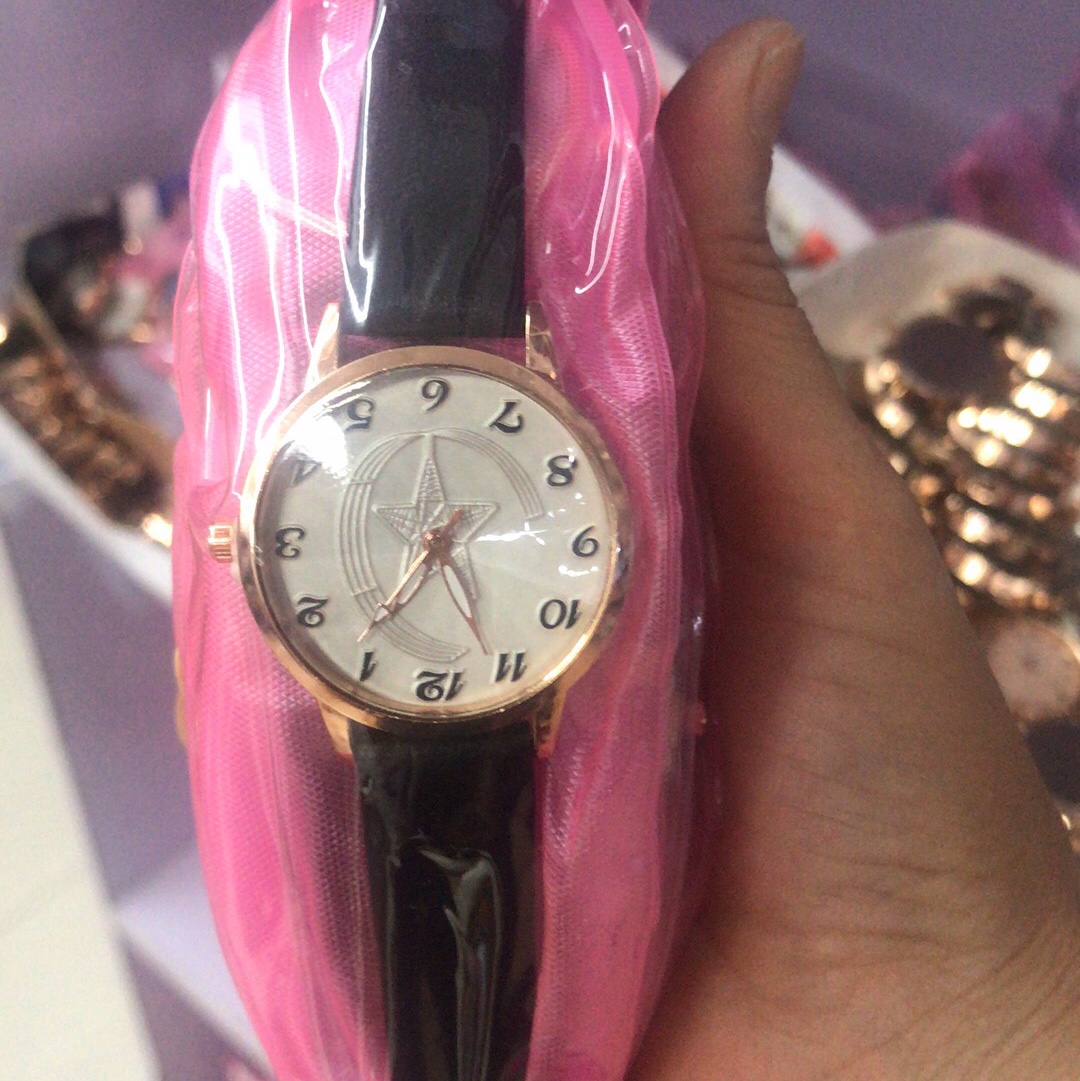 Women's watches are trendy and popular, with a stylish, simple and elegant look. They are genuine and fashionable on Douyin