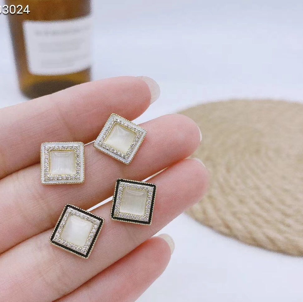 Korean version of versatile temperament opal stud earrings