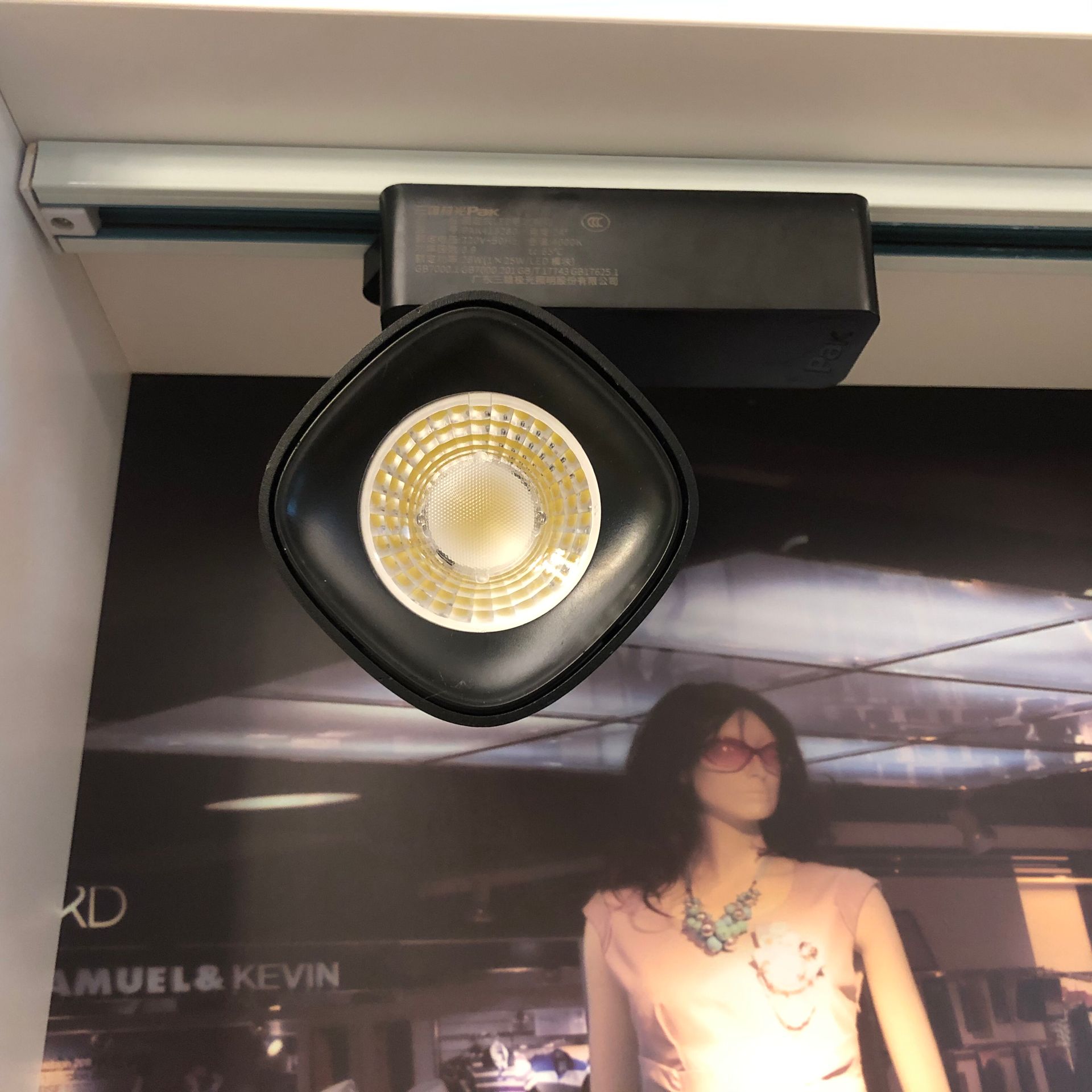 LED商业射灯28W热销款诚信卖家价格实惠商业射灯细节图