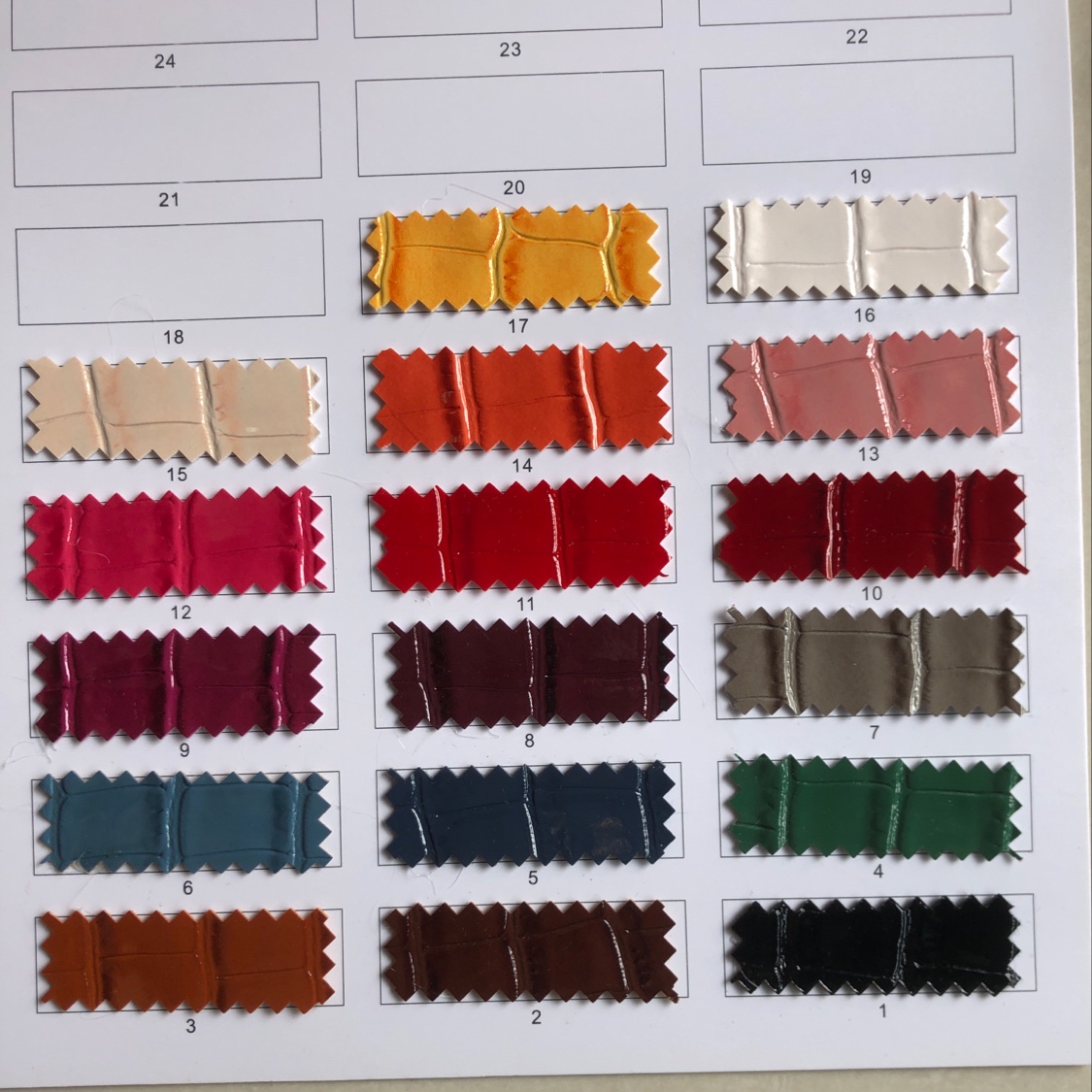 厂家直销热销新款   G929高光竹节纹PVC皮革大量现货高中低档箱包沙发鞋材面料产品图