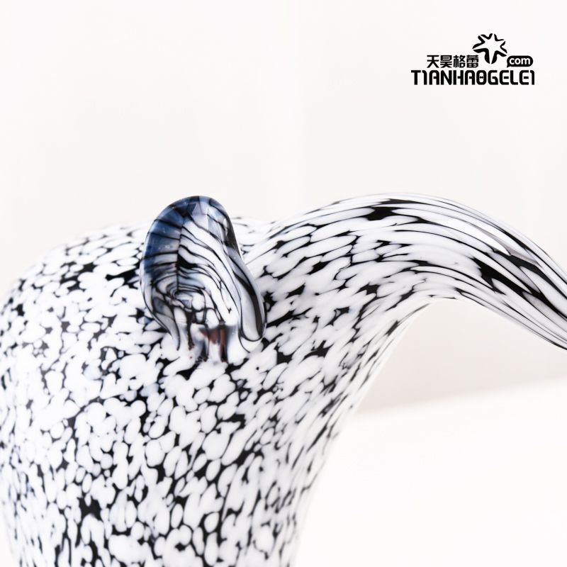 Glass elephant handicraft ornaments details Picture