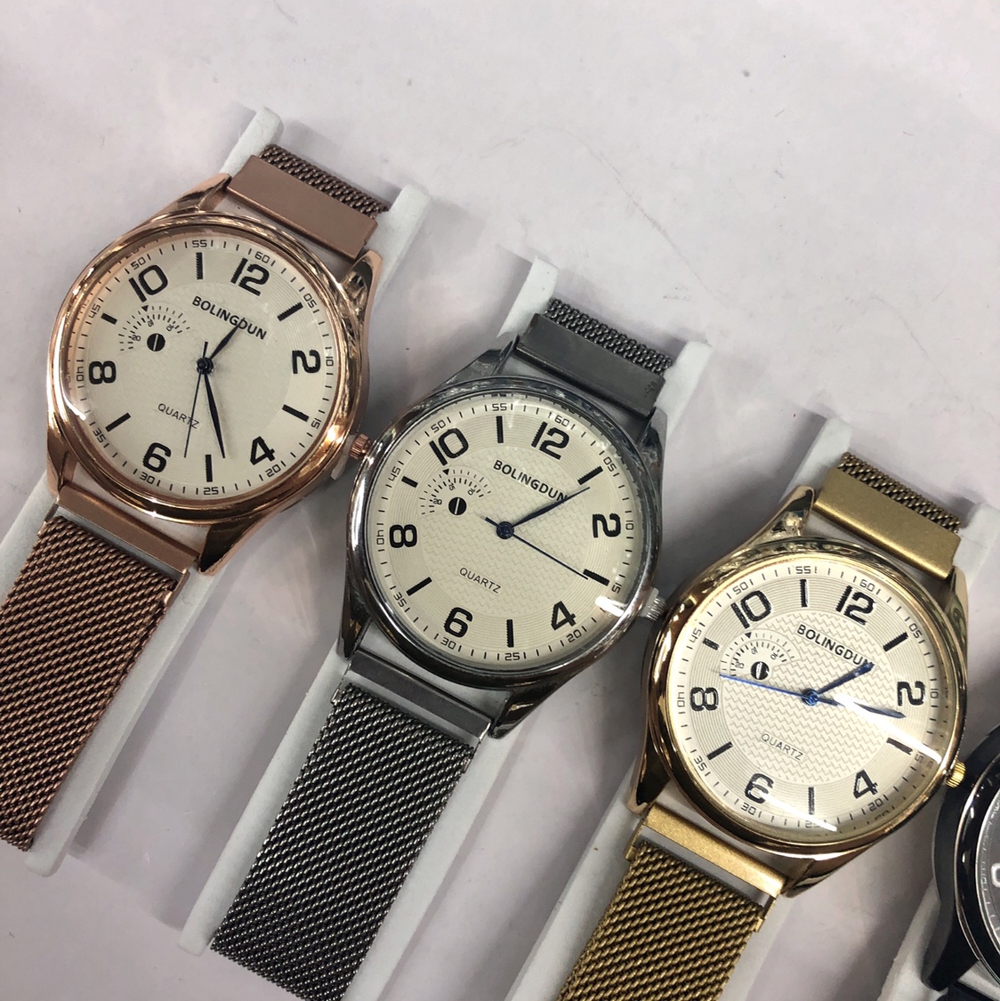 Men's watch, fashionable, simple quartz watch, waterproof Milan strap 3 details Picture