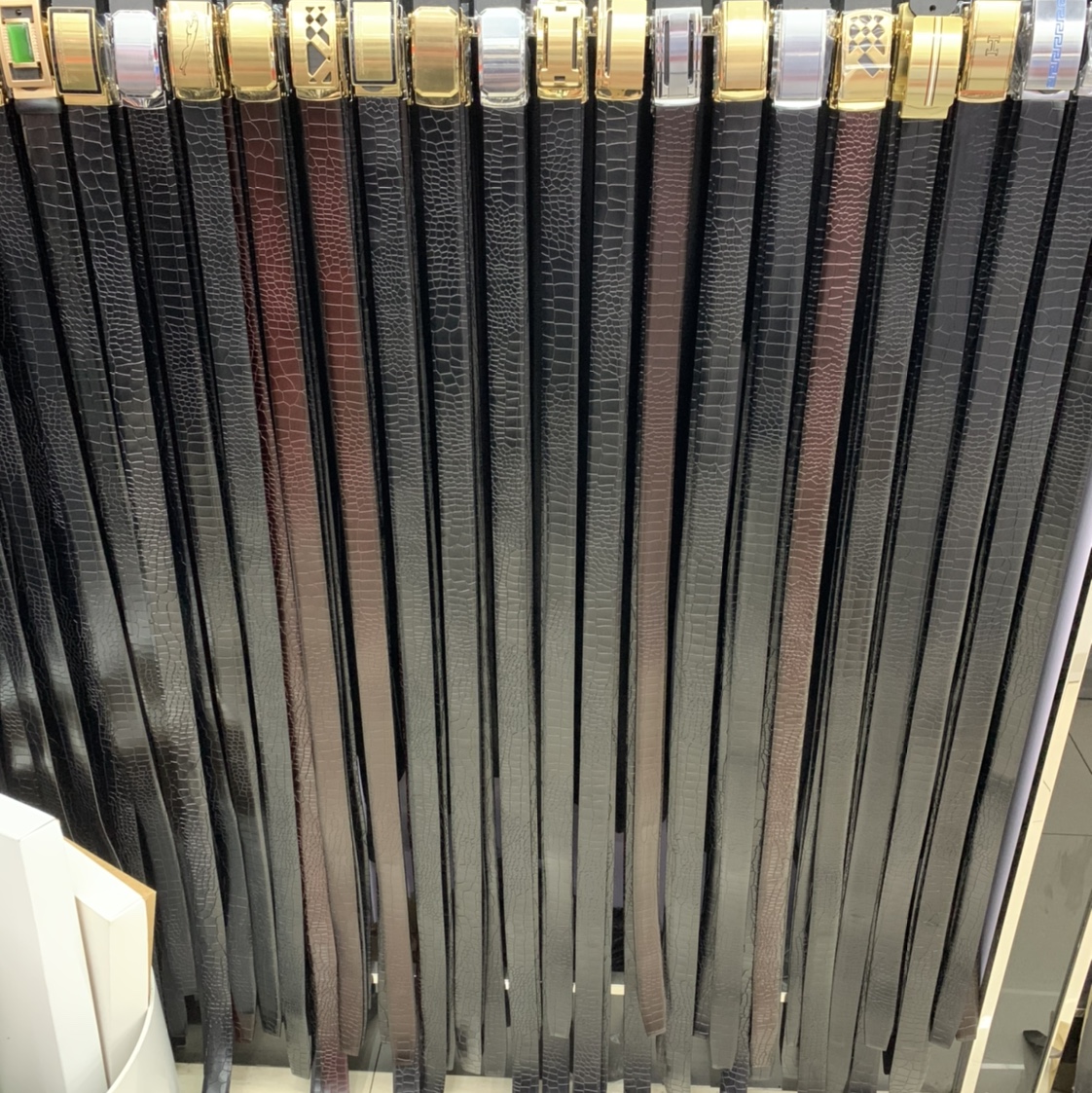 反钢扣自动鳄鱼纹真皮