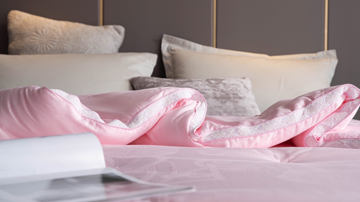 Latex silk quilt undefined