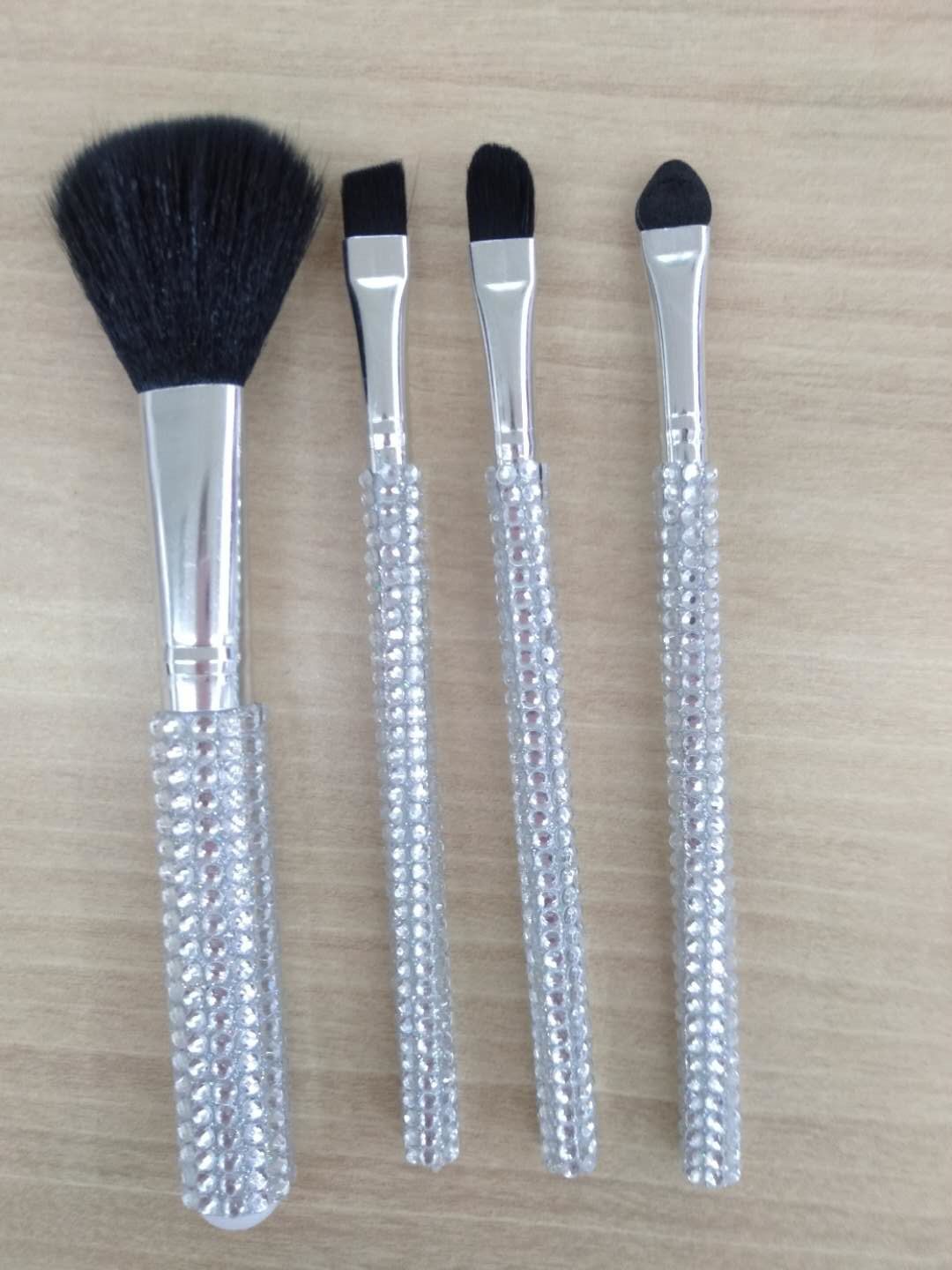 Set brush 4 makeup brush to paint