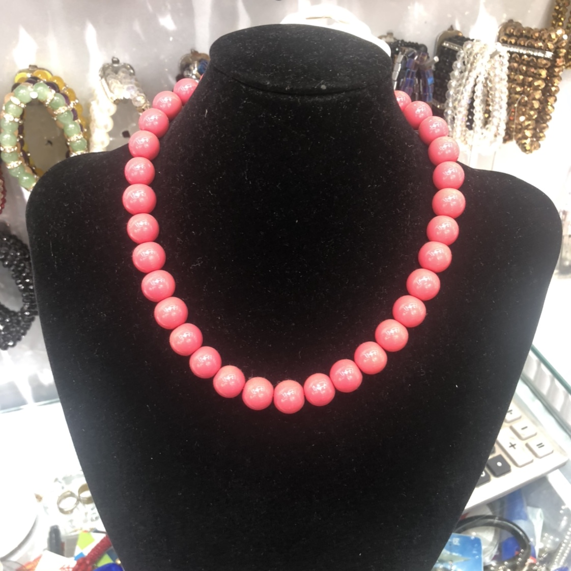 Round pearl necklace